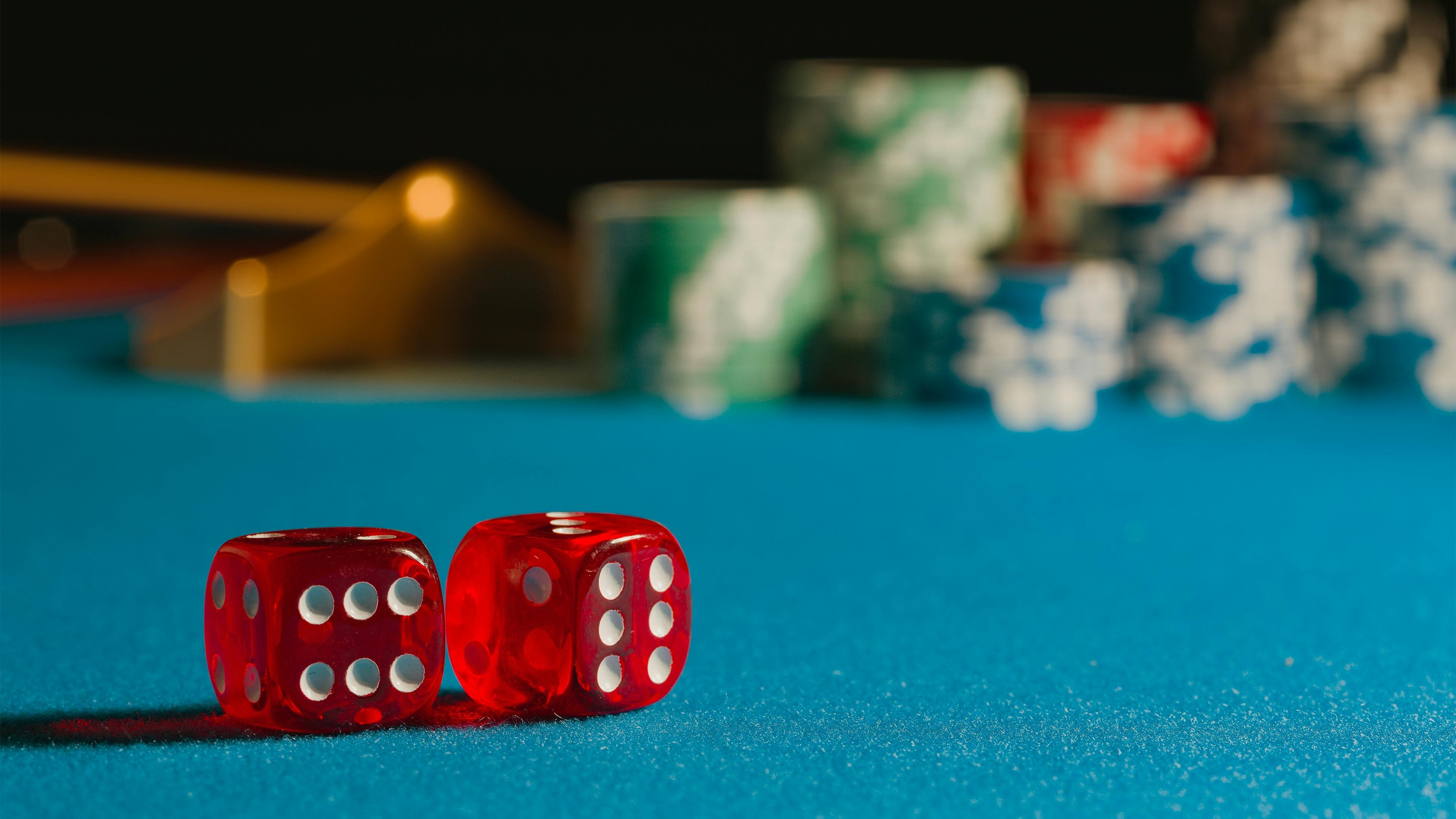 Tampilan layar lobby game dengan berbagai opsi slot, live casino, dan kategori game